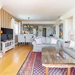 Central Apartment In Nueva Andalucia With An Amazing View