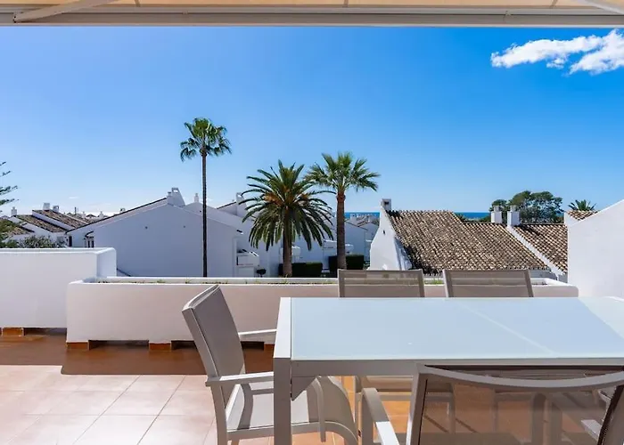 Central Apartment In Nueva Andalucia With An Amazing View
