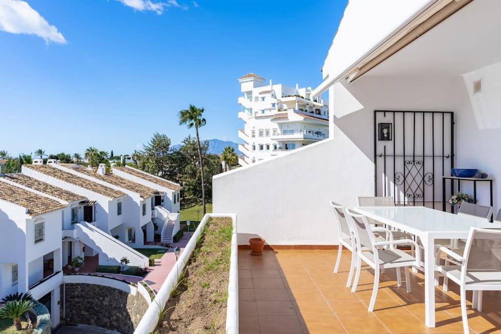 Apartment In Nueva Andalucia With An Amazing View